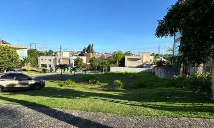 Lote de esquina 490 m2 leve declive no Alphaville 2