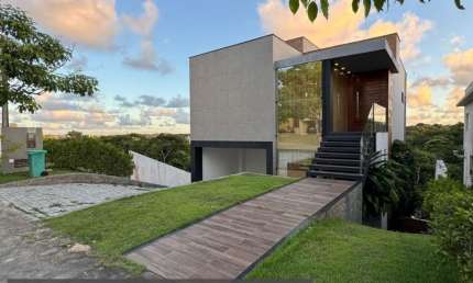 Casa a venda 3/4 sendo 2 suítes no Alphaville Litoral Norte 2