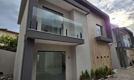 Casa 4/4 sendo 1 suíte 132 m2 em Villas do Atlântico