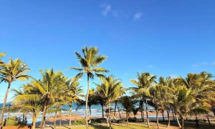 Casa Pé na Areia no Busca Vida Resort 5 suítes (sendo 2 no térreo) – Alto Padrão | Porteira Fechada