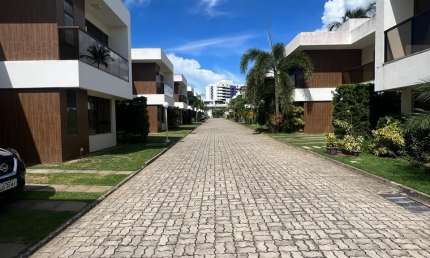 Casa duplex 4/4 sendo 3 suítes PORTEIRA FECHADA em Buraquinho