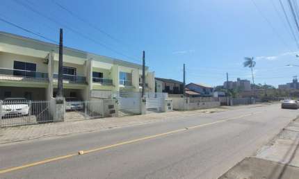 Sobrado geminado com 2 quartos à venda no bairro Floresta