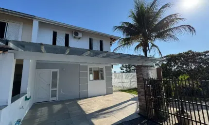 Sobrado em condomínio fechado com 1 suíte mais 2 quartos à venda no bairro Bom Retiro