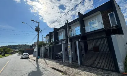 Sobrado averbado com 2 quartos à venda no bairro Glória