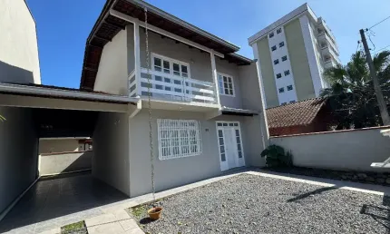 Sobrado com 1 suíte mais 2 quartos à venda no bairro Costa e Silva