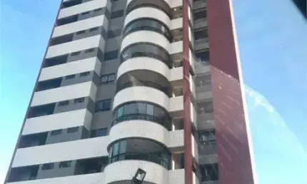 Apartamento para venda possui 211 metros quadrados com 4 quartos