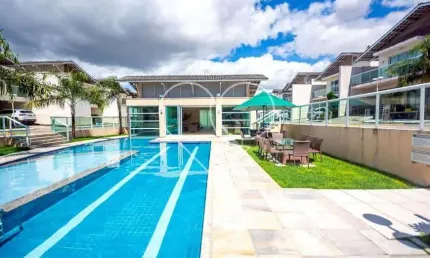 Casa de condomínio para venda tem 260 metros quadrados com 4 quartos