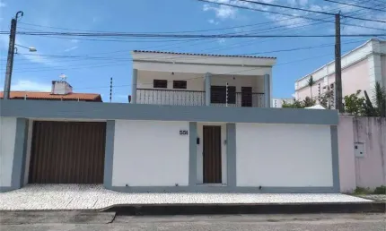 Casa para venda tem 228 metros quadrados com 3 quartos em Cocó - Fortaleza - Ceará