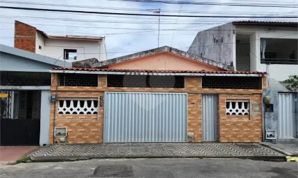 Casa com 3 quartos à venda na Rua José Marrocos, 197, Monte Castelo, Fortaleza