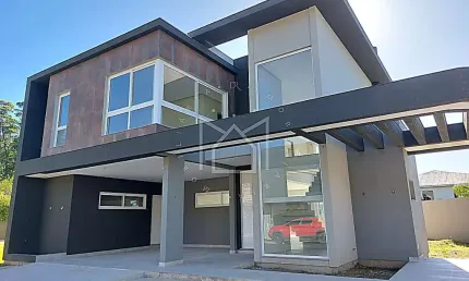 Casa em condomínio fechado com 3 quartos à venda na Estrada Manoel José do Nascimneto, Distrito Industrial, Cachoeirinha por R$ 2.390.000