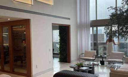 Apartamento na Vila Olímpia de 275 metros quadrados com 3 suítes e 5 vagas de garagem.
