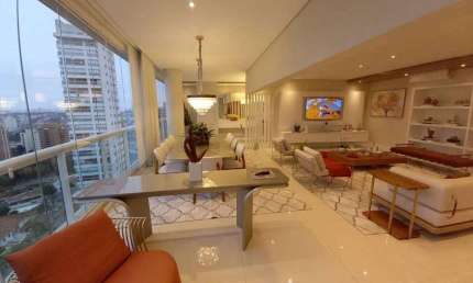 Apartamento mobiliado de 271 metros quadrados com 4 suítes e 4 vagas de garagem