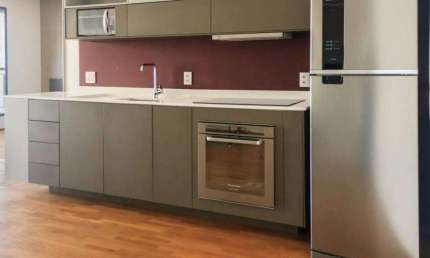 Apartamento pronto e mobiliado em Moema de 52M² com 1 dormitório e 1 vaga.
