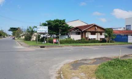 Casa com 3 quartos à venda na Avenida Vinte e Nove de Abril, Brejatuba, Guaratuba