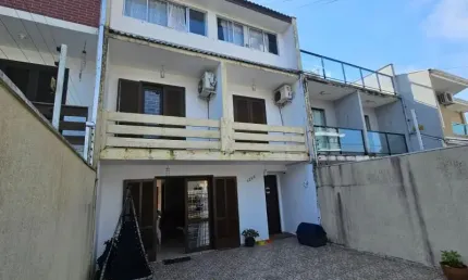 SOBRADO A VENDA EM GUARATUBA ( CENTRO) COM  PISCINA