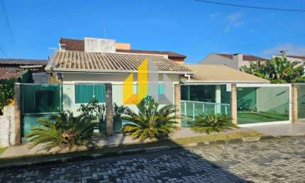 Excelente casa a venda em Guaratuba com piscina Brejatuba