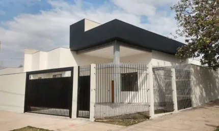Casa com 3 quartos à venda na Rua Esmeralda, Jardim Monte Rei, Maringá por R$ 590.000