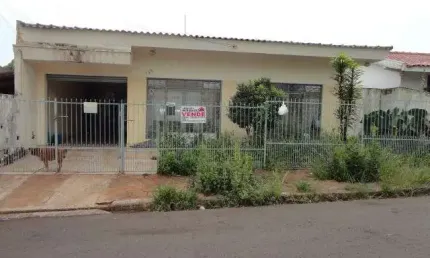 Casa com 3 quartos à venda na Rua Amílcar Vecchi, 147, Jardim América, Maringá por R$ 550.000