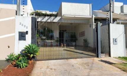 Casa com 3 quartos à venda na Rua Pioneiro João Benedito da Silva, Jardim Itália II, Maringá, 105 m2 por R$ 470.000