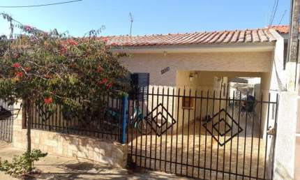 Casa com 2 quartos à venda na Rua Sérgio Bittencourt, Jardim América, Maringá por R$ 320.000