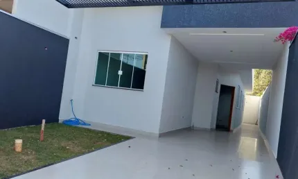 Casa com 3 quartos à venda na Rua Pioneiro Guarino Augusto Basseto, Conjunto Residencial Rodolpho Bernardi, Maringá por R$ 430.000