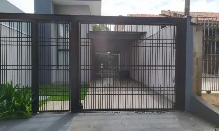Casa com 3 quartos à venda na Rua Terezinha de Oliveira Costa, Conjunto Habitacional Requião, Maringá por R$ 385.000