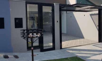 Casa com 3 quartos à venda na Rua das Seringueiras, Parque das Bandeiras, Maringá, 127 m2 por R$ 680.000