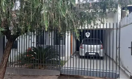 Casa com 3 quartos à venda na Rua Pioneira Regina Nicolina Celestino, 185, Loteamento Madrid, Maringá por R$ 300.000