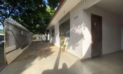 Casa com 3 quartos à venda na Rua Pioneiro Carlos Assalin, 236, Vila Ipiranga, Maringá por R$ 390.000