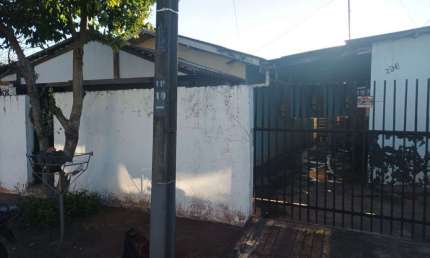 Casa com 3 quartos à venda na Rua Antônio Maria, 296, Conjunto Residencial Cidade Alta, Maringá por R$ 190.000