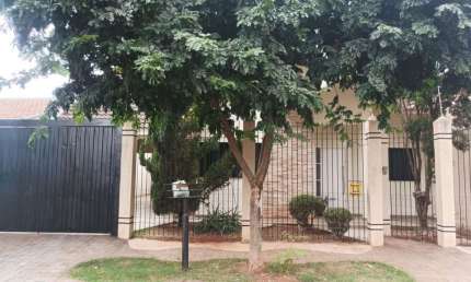 Casa com 3 quartos à venda na Rua Rio Tibagi, Loteamento Batel, Maringá por R$ 750.000