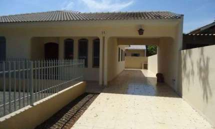 Casa a venda, e no fundo mais 3 Kitnets no bairro Zona 07