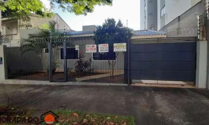 Casa com 3 quartos para alugar na Rua Adolfo Alves Ferreira, 374, Vila Marumby, Maringá por R$ 4.000