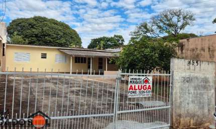 Casa com 2 quartos para alugar na Rua Pioneiro Antônio Carnelossi, 455, Parque Hortência, Maringá, 50 m2 por R$ 950