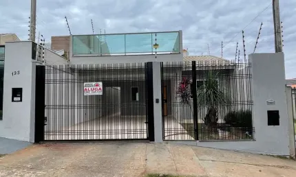 Casa com 2 quartos para alugar na Rua Pioneiro Rubens Antônio Guimarães, 135, Jardim Oriental, Maringá
