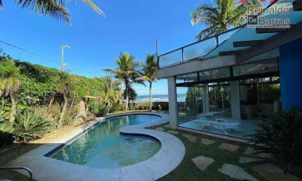 Casa frente mar com terreno de 675 m² , linda piscina .