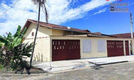 Casa 3 dormitórios a 500 mts da praia em Itanhaém .