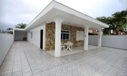 Casa com 4 dormitórios para venda no bairro Grandesp em Itanhaém.