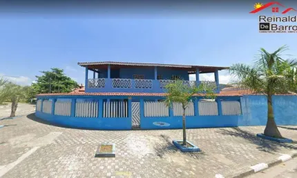 Sobrado com 3 dormitórios para venda no bairro Jardim Santana em Mongaguá.