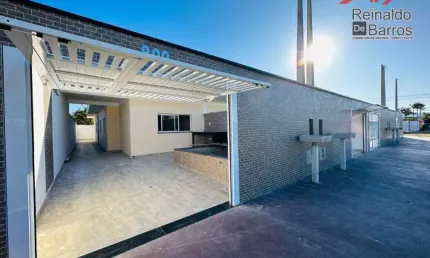 Casa no bairro Cibratel II em Itanhaém, 3 quartos (1 suíte), sala, cozinha americana, área de churrasqueira e piscina