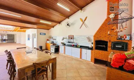 Belíssima casa no bairro centro em itanhaém, com 4 quartos.