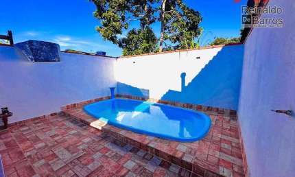 Casa com Piscina e 2 quartos no bairro Nossa Senhora do Sion em Itanhaém.