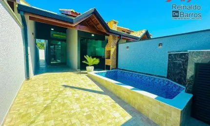 Casa com 2 quartos, sendo 1 suíte, na praia de Peruibe.