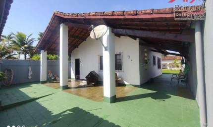 Casa com 2 dormitórios em terreno de 420 m² em Itanhaém .