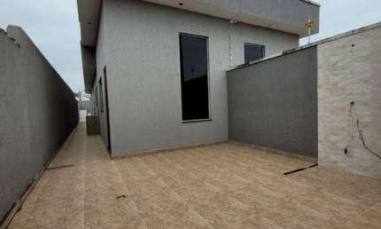 Linda Casa com piscina à venda na cidade de Itanhaém