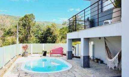 Casa com 3 dormitórios à venda, 200 m² por R$ 2.220.000,00 - Córrego Grande - Florianópolis/SC