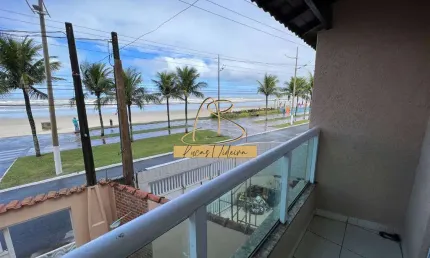 Sobrado frente praia solemar, 02 dormitórios com vista para o mar!