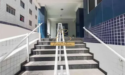 Apartamento 01 dormitório com móveis planejados - 50 metros do mar. vila caiçara.