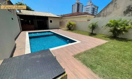 Casa isolada 03 dormitórios c/ 02 suites + piscina - quadra da praia