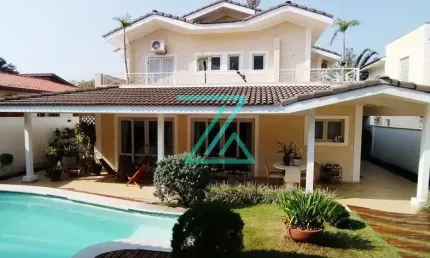 Casa de alto padrão e recém reformada,  Porteira Fechada, no Condomínio Villaggio Capríccio, Louvei